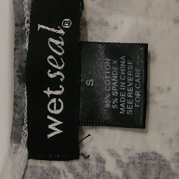 Black and White Abstract Snakeskin Pattern Racerback Tank Top - Layering Tank - Picture 4 of 4